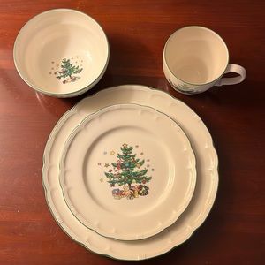 Nikko “Holiday Greetings” China Place Setting 🎄. New with tags!